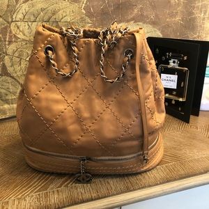 Authentic Beige Chanel Lambskin Diamond Stitched Expandable Tote w/Key holder